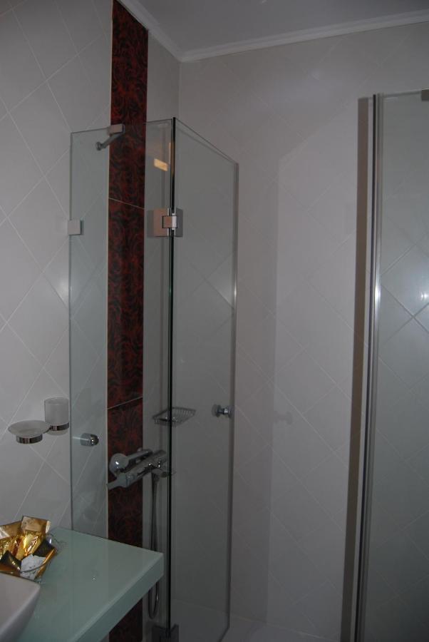 Room "Honeybee" In A Neoclassical House Kastoria Exteriör bild