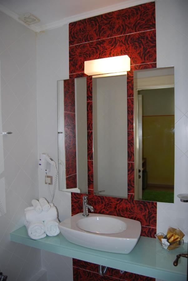 Room "Honeybee" In A Neoclassical House Kastoria Exteriör bild